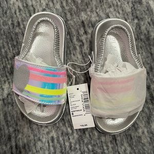 Toddler Girls Glitter Heart Holographic Slides. Size: Toddler 8. Color: Silver